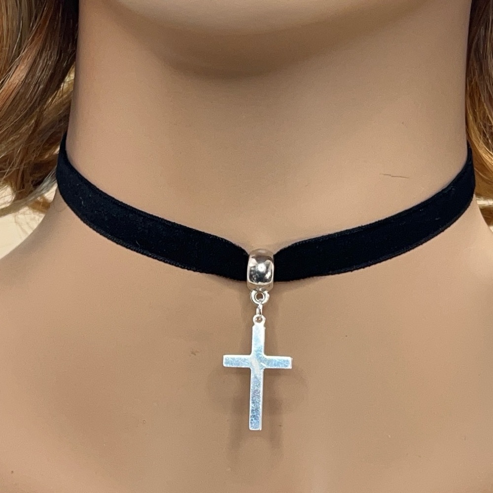 Elegant Black Choker Necklace with solid Silver Cross Pendant NEW handmade